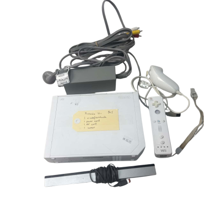 REDUCED Wii console with accessories 
