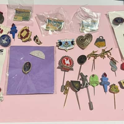 Mixed / Miscellaneous Badge Bundle - 30 Pieces