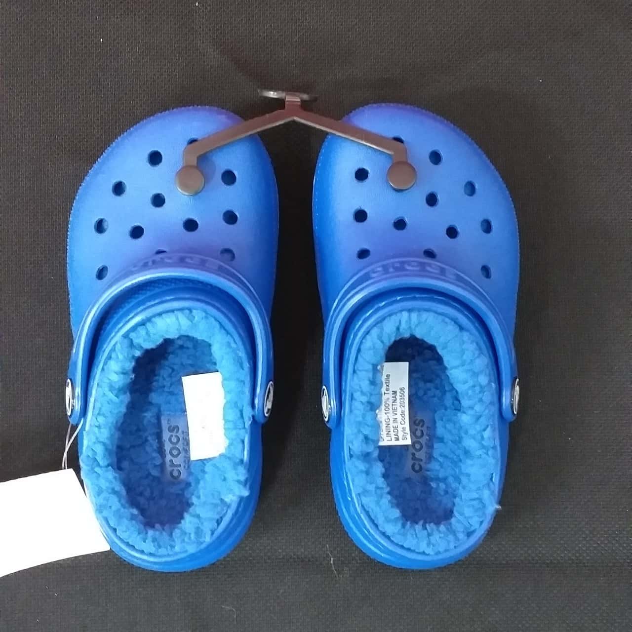 mens lined crocs size 10