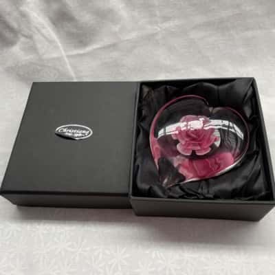 Gorgeous PINK flower love heart clear glass paper weight 