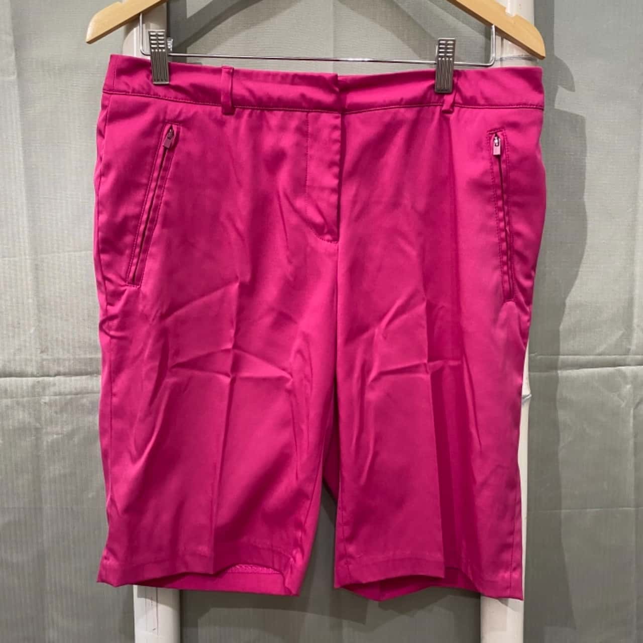 Womens Size 8 Greg Norman Shark Brand 