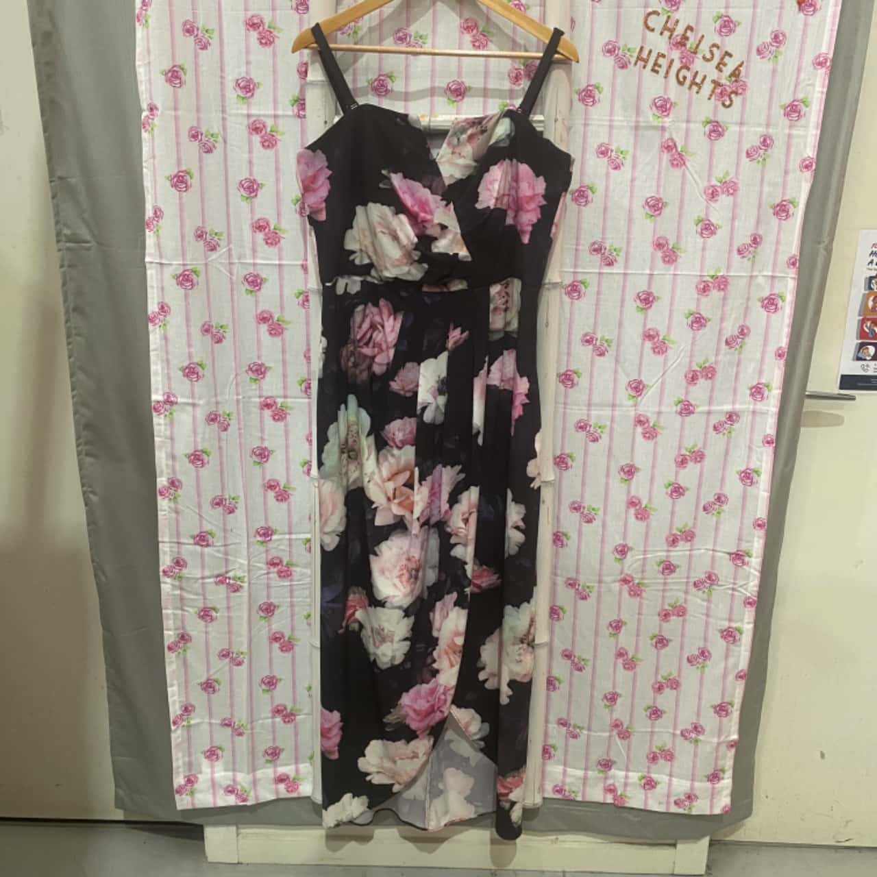 City Chic Womens Size 16 Babydoll Bodycon Floral Cocktail Dress Roses (s)