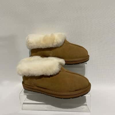 UGG Womens  Size 36 Beige new