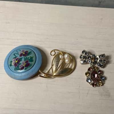 "Hnadpainted" 3x Brooch Bundle
