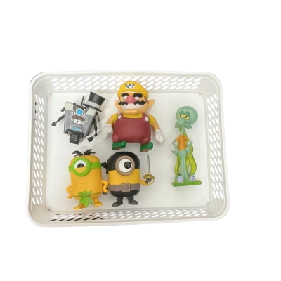 5 x Mixed figure vinyl toy doll