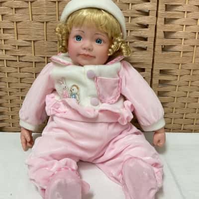 Leonardo Collection Porcelain Doll Baby Girl Collectable Vintage 
