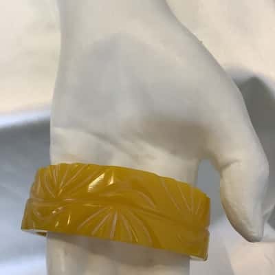 COSTUME -  Womens Carved Resin Bangle Yellow #32