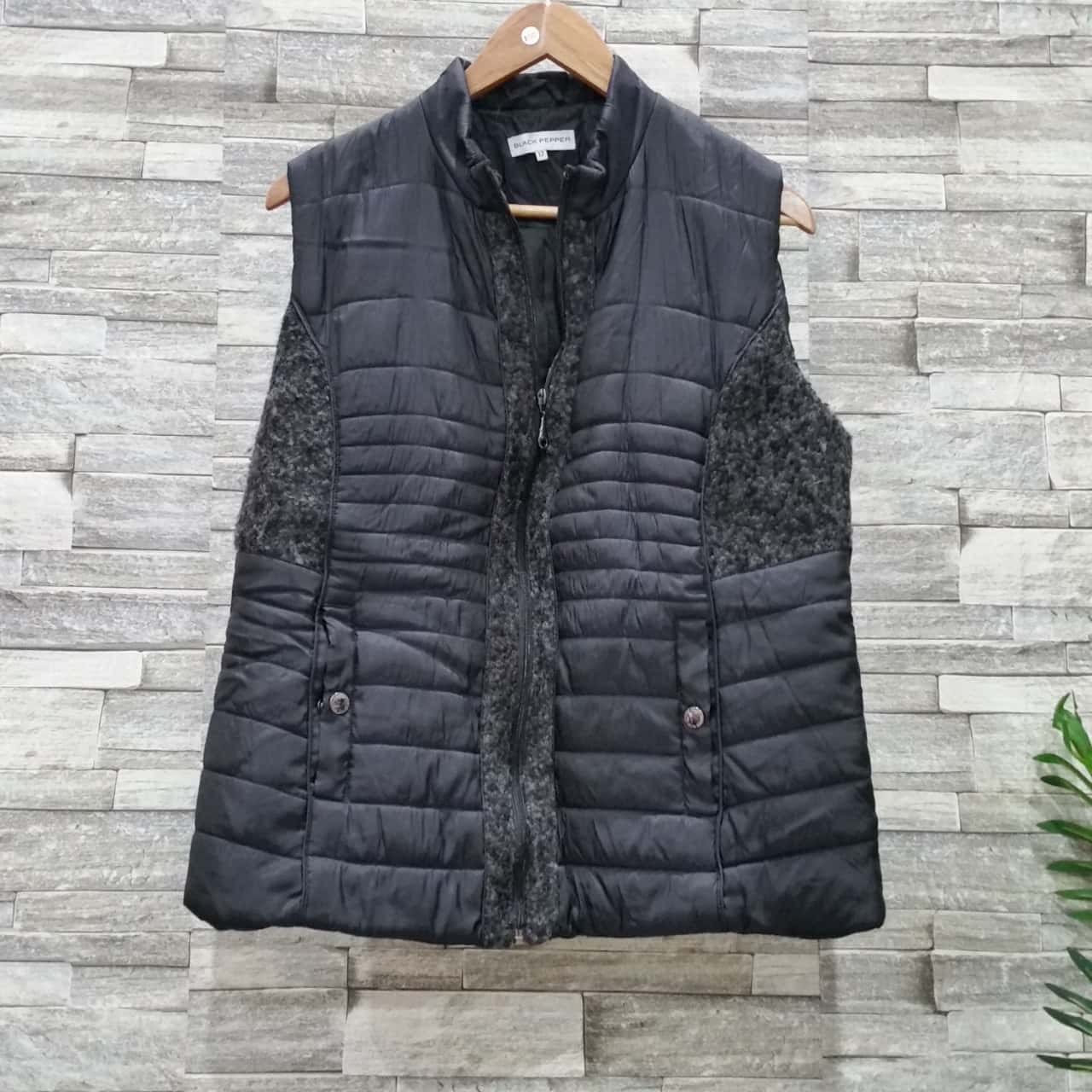 Black Pepper Womens Size 12 Front Zipper / Puffer Jacket Black / Grey