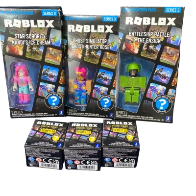 Roblox kits. Sold as a set of 3 with 3 mystery figures
