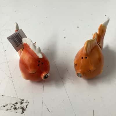 ceramic salt and pepper shakers with magnetic lips