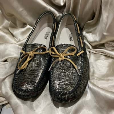 UGG Mens Slippers Size 39 Black  / Gold 