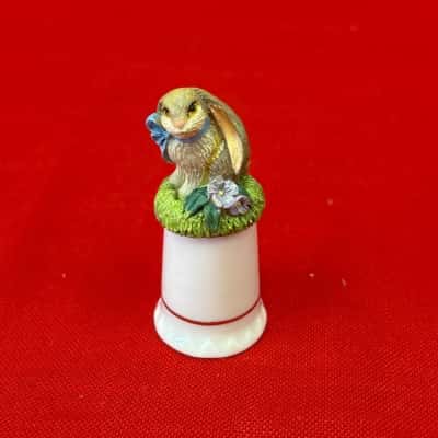 Vintage 1999 Avon Charming Thimble Collection Bunny