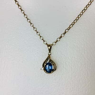  Vintage Gold (375) Necklace with Blue Topaz Stone Pendant 