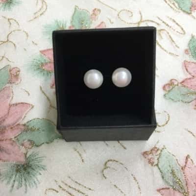 Freshwater Button Pearl Earrings RRP: $150.00
