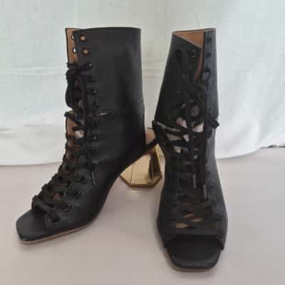 Manning Cartell Womens  Size 38 Heels Black  / Gold 