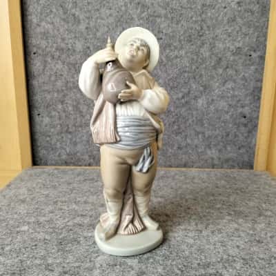 Lladro figurine "Toast by Sancho", Sculpted by Salvador Furió, issued in 1982 and retired in 1989. No chips or cracks. Almost 21 cm. tall.
