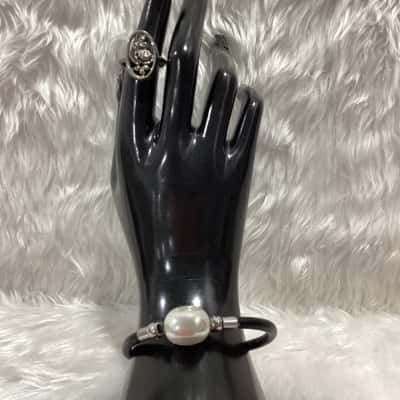 Avon Fashion Womens Bangle / Ring Black  / Other / Silver / White 