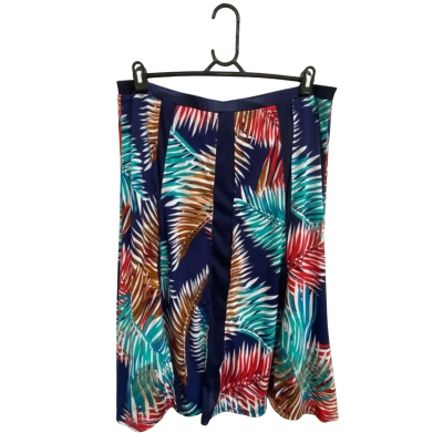 Noni B Womens  Size XL Skirt Navy Blue / Pattern 