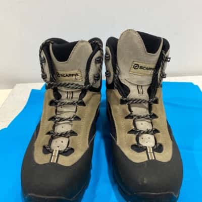  Scarps - Unisex  Size 42 Boots Beige / Black  