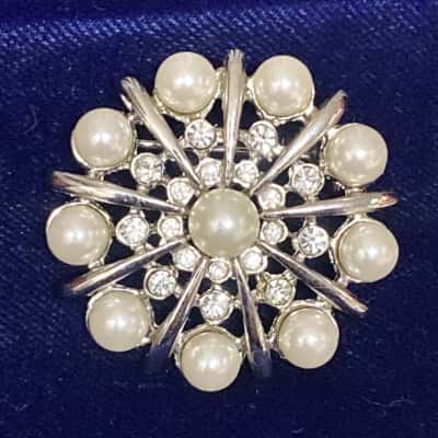 Vintage Style Faux Pearl & Diamante Brooch 
