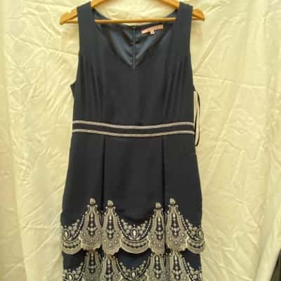 Review Womens  Size 12 Midi Dress / Sleeveless Dress  Navy Blue / White 