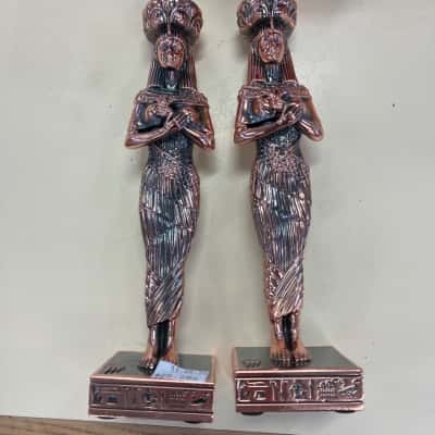 2X bronze coloured statues