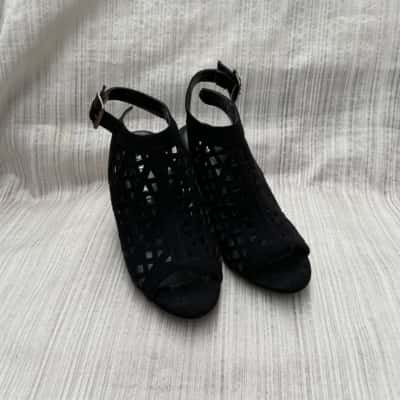 Style Express Classy Black Suedette Style /Peep Toe /Back Strap/ Heeled Sandal Size 8