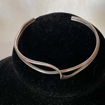  SILVER BANGLE WITH TWIST DESIGN 