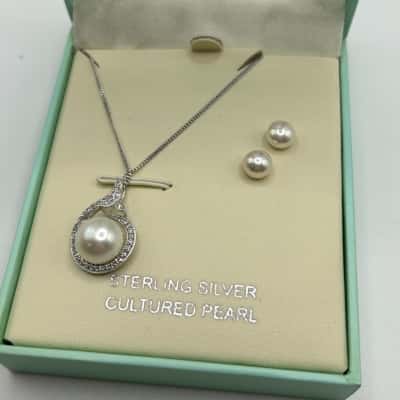 Toscow Sydney sterling silver and cultured pearl necklace and earring gift set