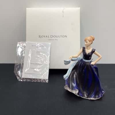 ROYAL DOULTON  “Congratulations “ HN 5575