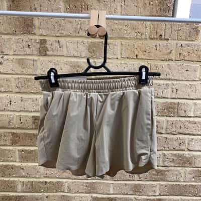 Uniqlo Womens beige ultra stretch active shorts Size S 