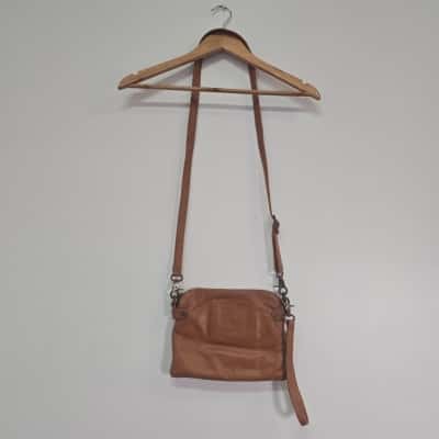 Wanderers Travel Co Womens Cross Body Bag Tan