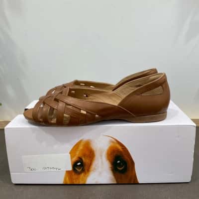Hush Puppies Womens  Size 8 Brown Flat