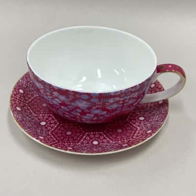T2 - Fine Bone China - Cup and Saucer Set with Gold Trim