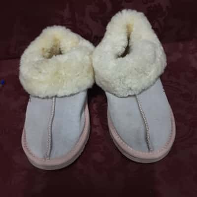 UGG Womens  Size 39 Pink  slippers