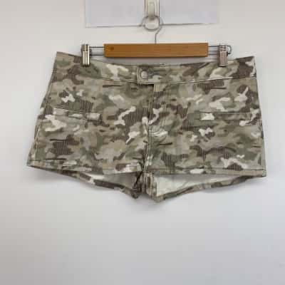 Sumwon Green Camouflage Shorts Size XL 