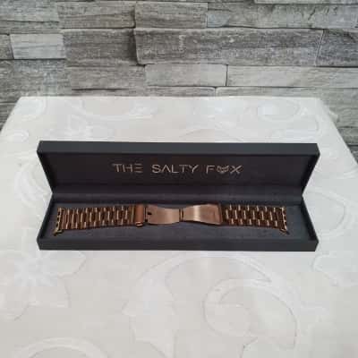  the salty foxUnisex series 7 apple Watch Gold 