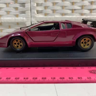Lamborghini Countach revell 1:24 model car
