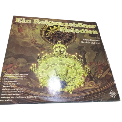 Ein Reigen schöner Melodien," which is a vintage German classical music vinyl record featuring various waltzes and popular orchestral pieces.