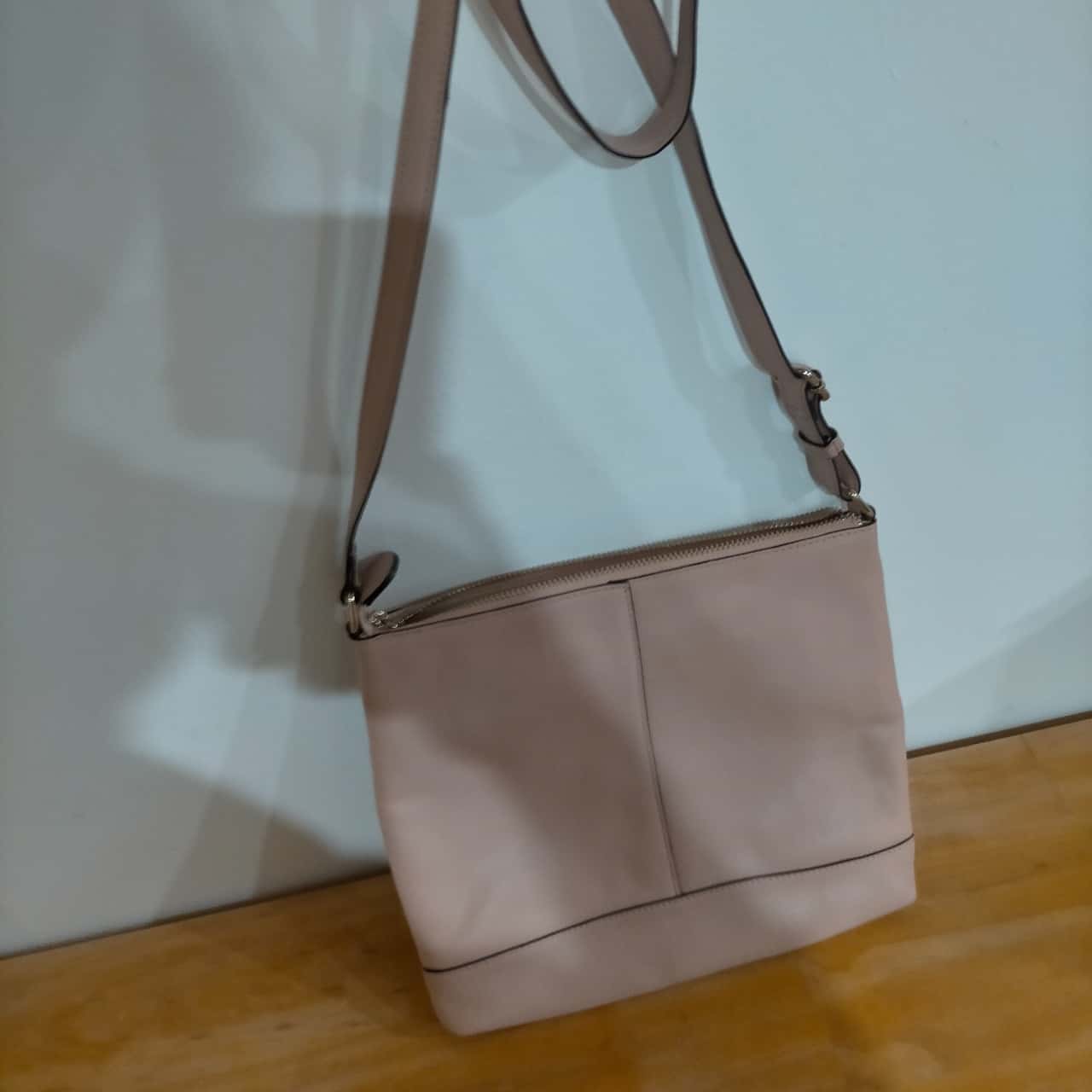 AS NEW Sportscraft Leather Handbag (s)
