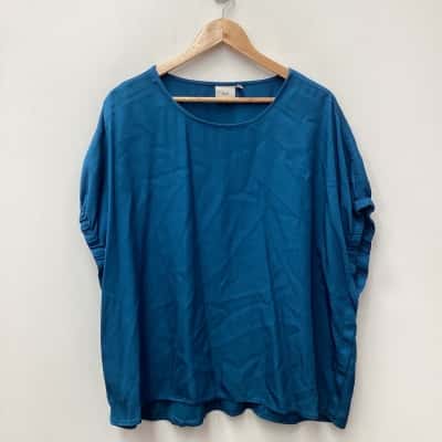 ELK Short Sleeve Top - Size 18