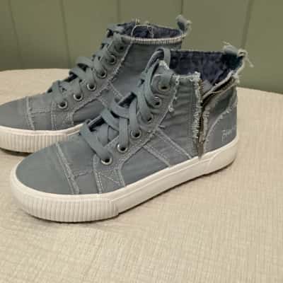  Blowfish  Size 7 Sneakers Blue 