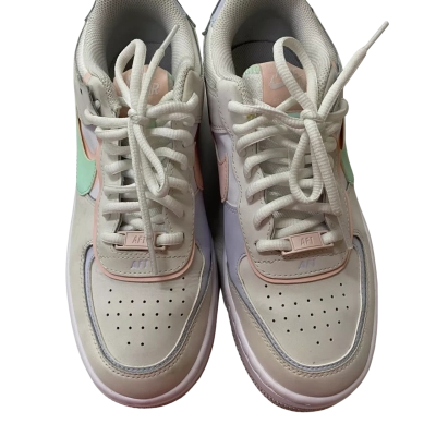 Nike Womens  Size 8 Sneakers Cream 