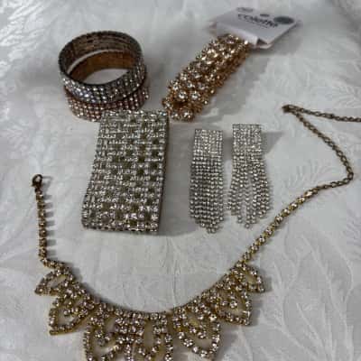  Women’s SPARKLY COSTUME jewellery bundle 