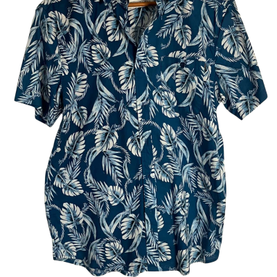 Piping Hot Size M  Men's Short Sleeve Shirt Blue / White 