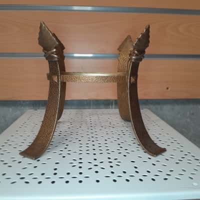 Brass vase stand arrow design