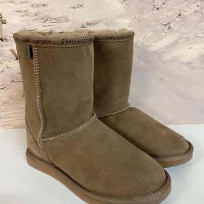 NWT Emu Australia Ugg Boots  Size 6 