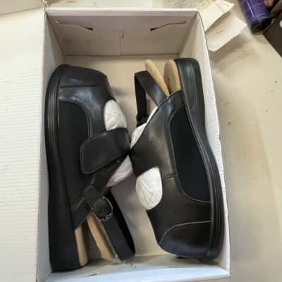 Gadean Womens  Size 42 Sandals Black  