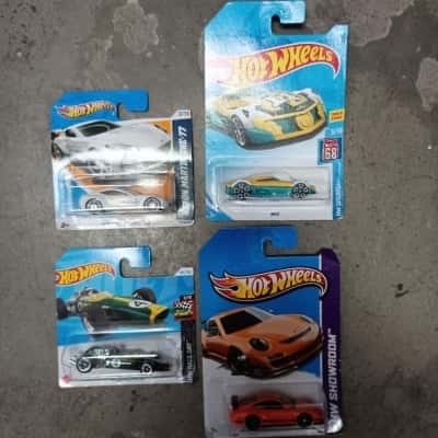 Hot Wheels Asssorted x 4