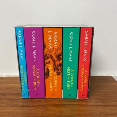 5 book paperback box set of “A Court of Thorn and Roses” series 